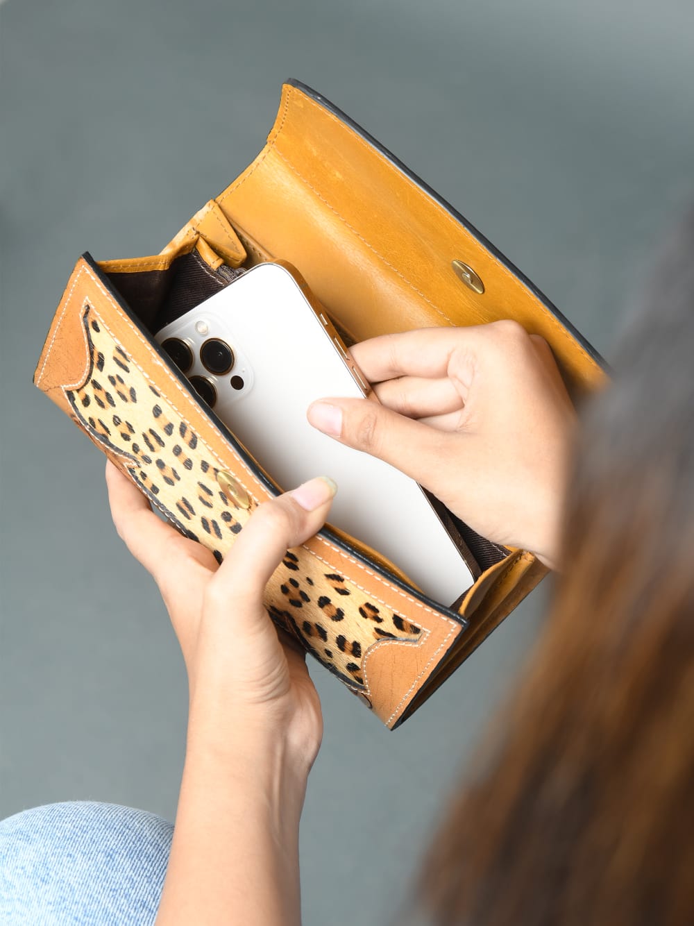 Hand Tooled Carving Wallet Clutch Phone Case Stylish Genuine Leather Leopard Fur Wallet Multi Uses Western Leather Wallets